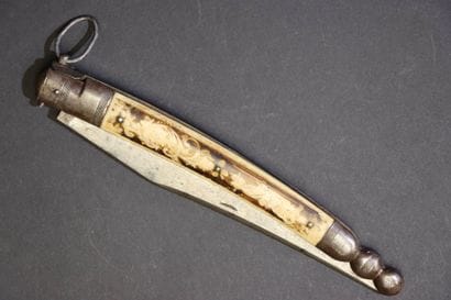 Couteau pliant navaja, le manche à plaquettes...