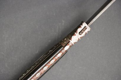 Grand couteau pliant type navaja, 
Manche...
