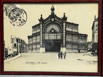 Deux grandes reproductions de cartes postales...