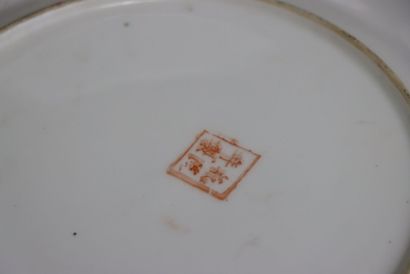 Huit assiettes en porcelaine de Chine XX°
D....