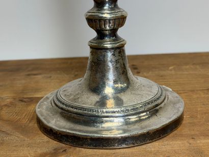 Grand bougeoir en métal doublé argent avec...