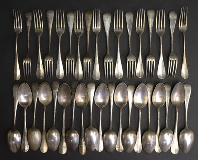 Lot de couverts en métal argenté modèle baguette:...
