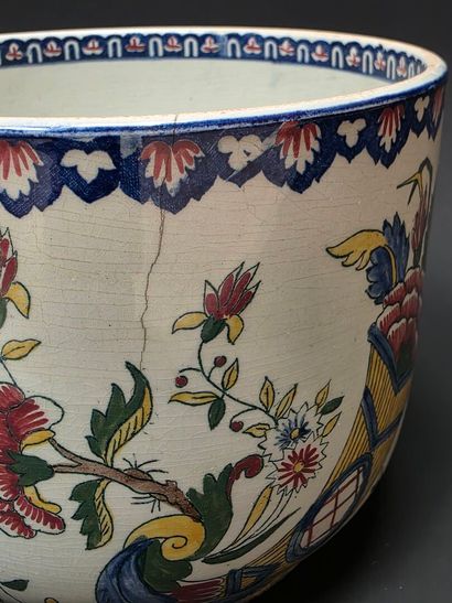 GIEN fin XIX°:
Paire de cache-pot, prises...