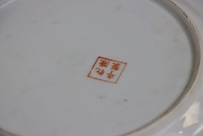Huit assiettes en porcelaine de Chine XX°
D....