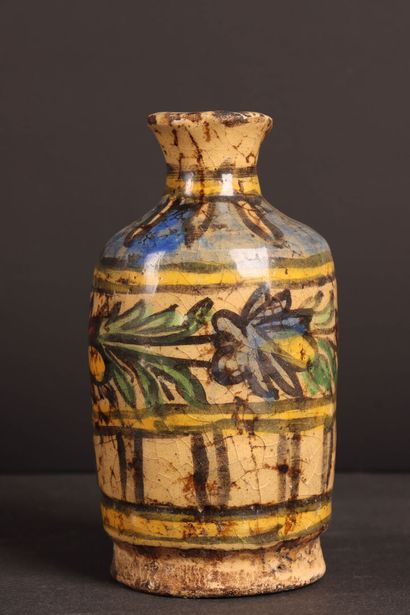 Vase Kadjar en céramique.
H: 16 cm.