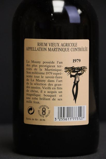 LA MAUNY. Martinique, 1979. BOUTEILLE de...