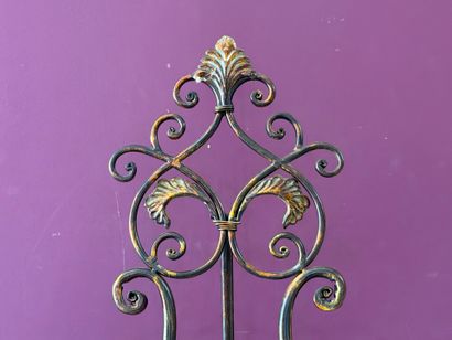 Grand chevalet en métal. 
H. :167 cm.