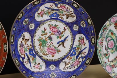 Huit assiettes en porcelaine de Chine XX°
D....