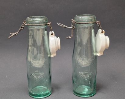Paire de bouteilles conserve en verre La...
