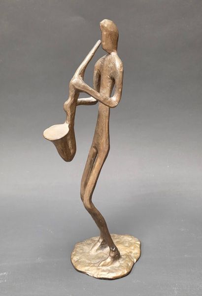 Joueur de saxophone, Statuette en bronze...