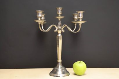Candélabre à cinq lumières en métal.
H: 39.5...