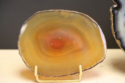 Trois tranches d'agate. 
14 x 14 cm, 11 x...