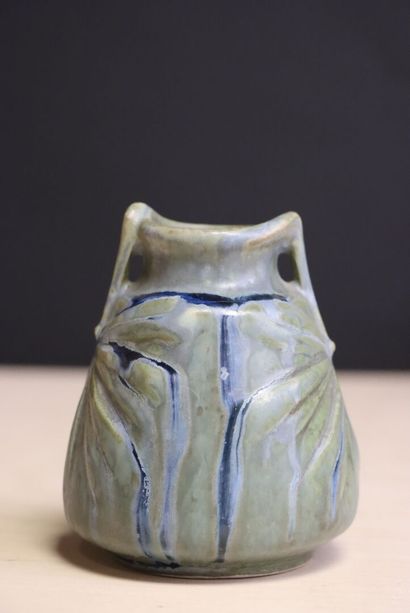 Pot couvert, petit vase et vide poche en...