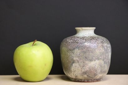 Anna SMITH ( XX°)
Petit vase en grès émaillé,...