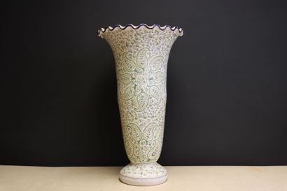 Porte parapluie en faience. 
H. :69 cm. 
petite...