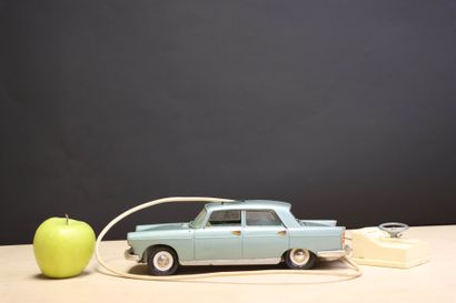 FJ France jouet : 
Peugeot 404, voiture électrique...