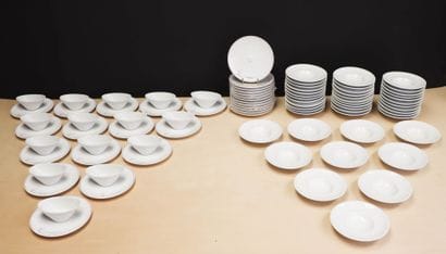 Lot de 15 verrines avec soucoupes en porcelaine...
