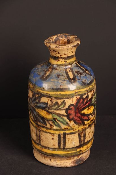 Vase Kadjar en céramique.
H: 16 cm.