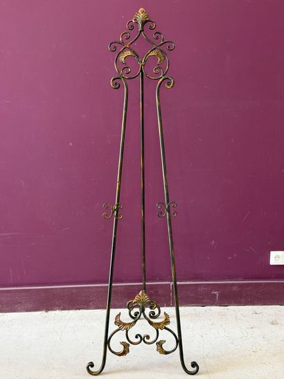 Grand chevalet en métal. 
H. :167 cm.