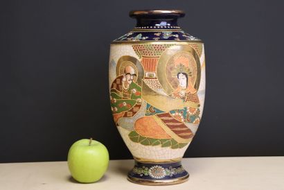 Vase en faïence japonaise de Satsuma. 
H....