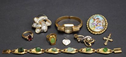 Lot de bijoux fantaisie des années 1950:...