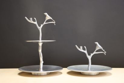 Deux serviteurs muets à décor d'oiseaux....