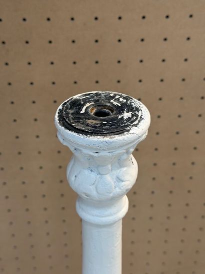 Deux colonnes en fonte. 
H. :110 cm.