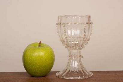 Verre Römer à décor en application
Hollande...