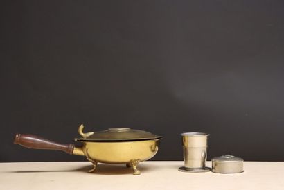 Poelon couvert en cuivre et timbale de poche...