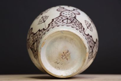 Vase en terre cuite émaillé d'Afrique du...