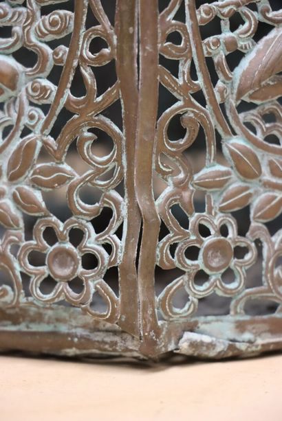 Tibet, XIXe
Lanterne hexagonale, en cuivre...