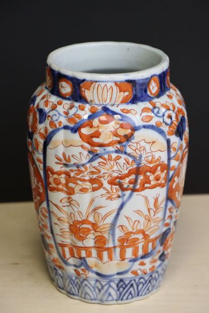 Vase et coupe creuse en porcelaine du Japon...