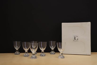Suite de six verres à pied dans leur carton
On...