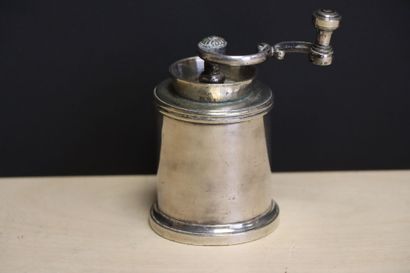 CHRISTOFLE: moulin à poivre en métal argenté
H:...