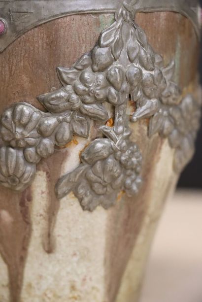 Charles GREBER (1853 - 1935). 
Vase à quatre...