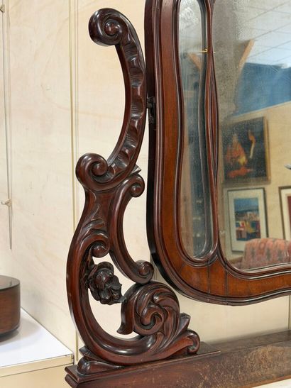 Commode de toilette en palissandre et placage...