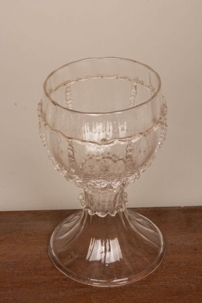 Verre Römer à décor en application
Hollande...