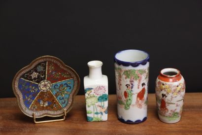 Coupelle en émaux cloisonnés et trois petits...
