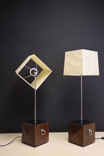 Paire de lampes décoratives
H: 73 cm. 
une...