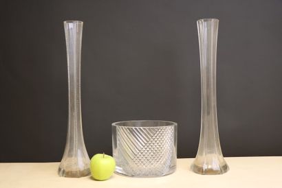 Paire de vases soliflores et cache pot en...