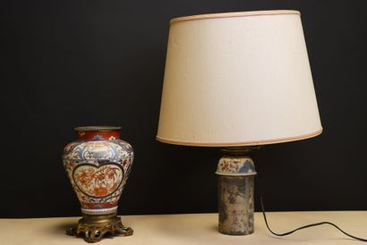 Lampe de salon en porcelaine du Japon décor...