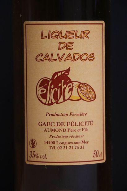 Calvados. 
Trois bouteilles. 
70 cl, 70 cl...