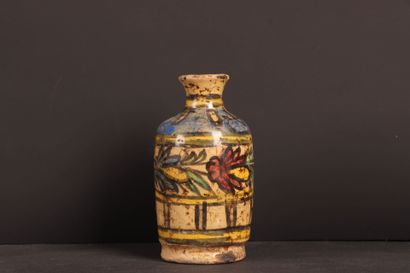 Vase Kadjar en céramique.
H: 16 cm.