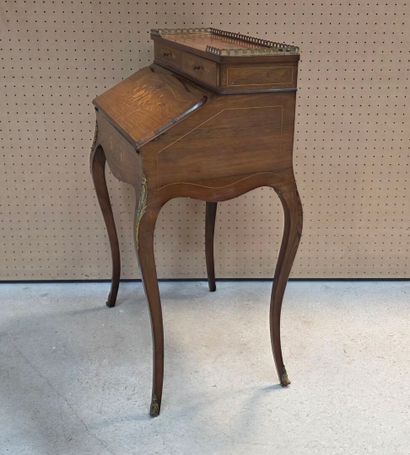 Bureau de pente marqueté.
Fin XIX°
100 x...