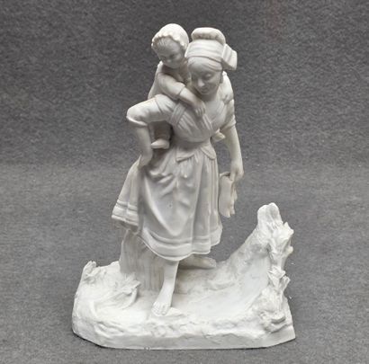 Statuette en biscuit représentant une femme...