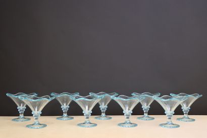 Neuf coupes à glace en verre coloré
H.12...