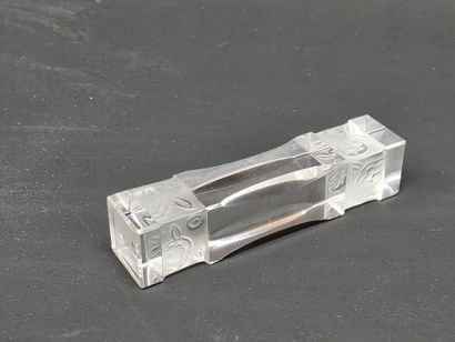 Lot de onze porte-couteaux en verre moulé...