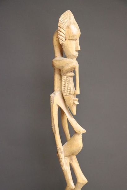 Cinq peignes africain en bois sculdpté et...