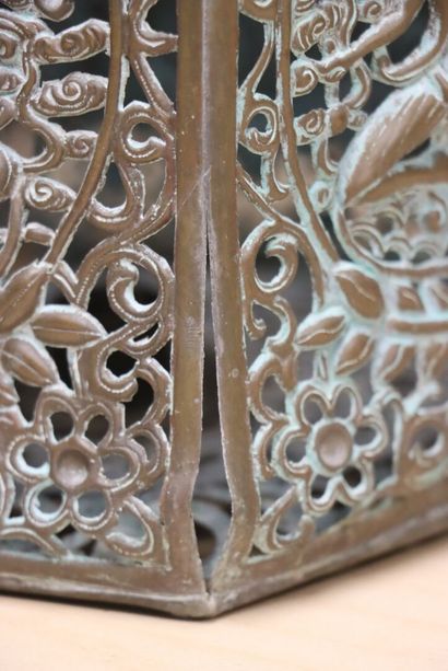 Tibet, XIXe
Lanterne hexagonale, en cuivre...