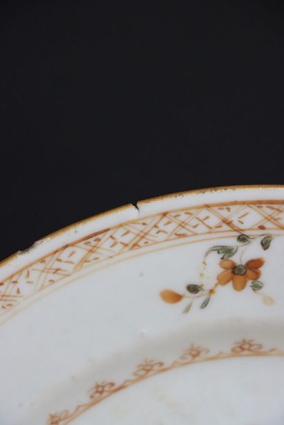 Quatre assiettes en porcelaine de Chine XVII°...